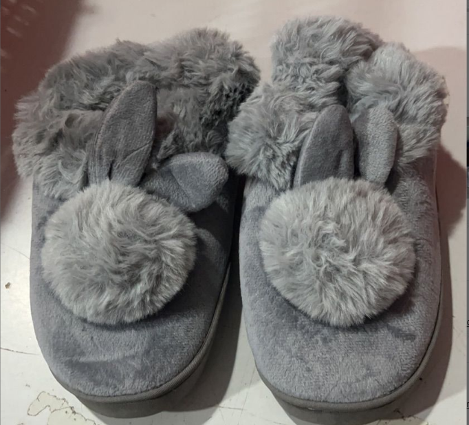 CozyPaws: Warme, flauschige Baumwoll-Hausschuhe mit Kaninchenfell für einen süßen Winter-Look.