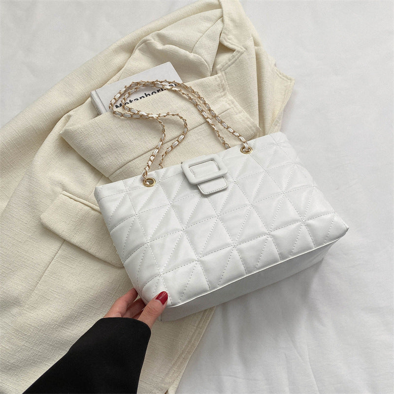 LuxeAura: The Chic Rhombus Bag, a trendy and sophisticated accessory for women on the go.