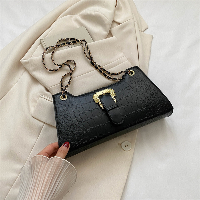 LuxeAura: The Women's Fashion Simple Chain Shoulder Bag, a chic and versatile accessory that epitomizes casual elegance.