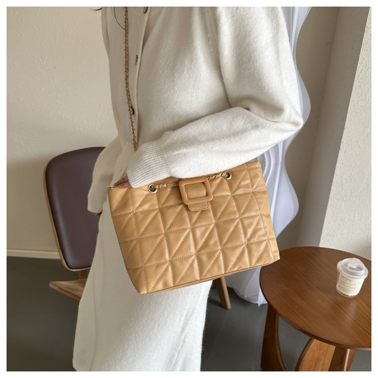 LuxeAura: The Chic Rhombus Bag, a trendy and sophisticated accessory for women on the go.