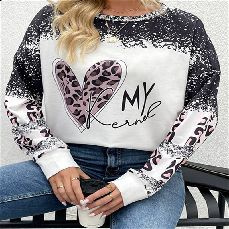 Cozy Comfort: Round Neck Long Sleeve Casual Sweatshirt with Playful Print.