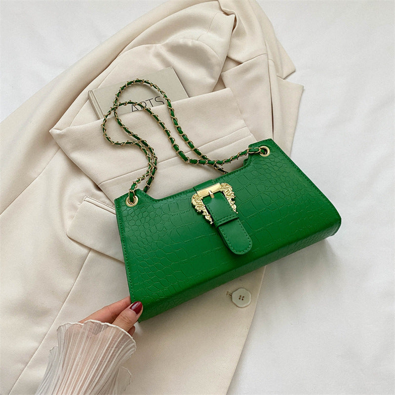 LuxeAura: The Women's Fashion Simple Chain Shoulder Bag, a chic and versatile accessory that epitomizes casual elegance.