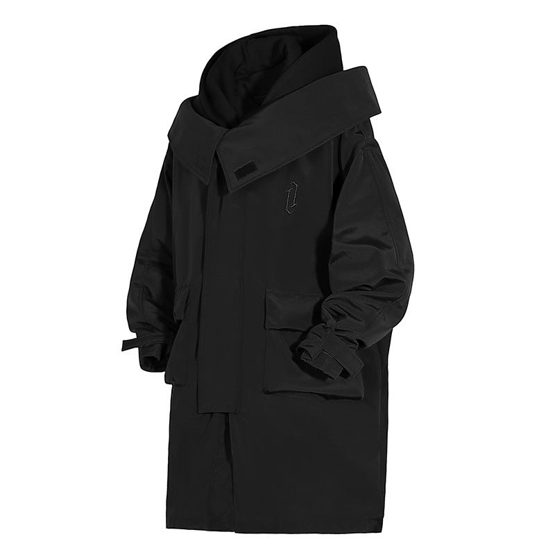 UrbanBlend: Trenchcoats mit Kapuze und lockerer Passform für den modernen Stil sowohl von Männern als auch von Frauen.