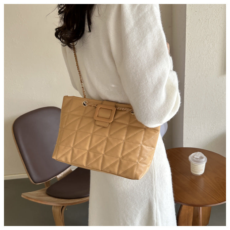 LuxeAura: The Chic Rhombus Bag, a trendy and sophisticated accessory for women on the go.