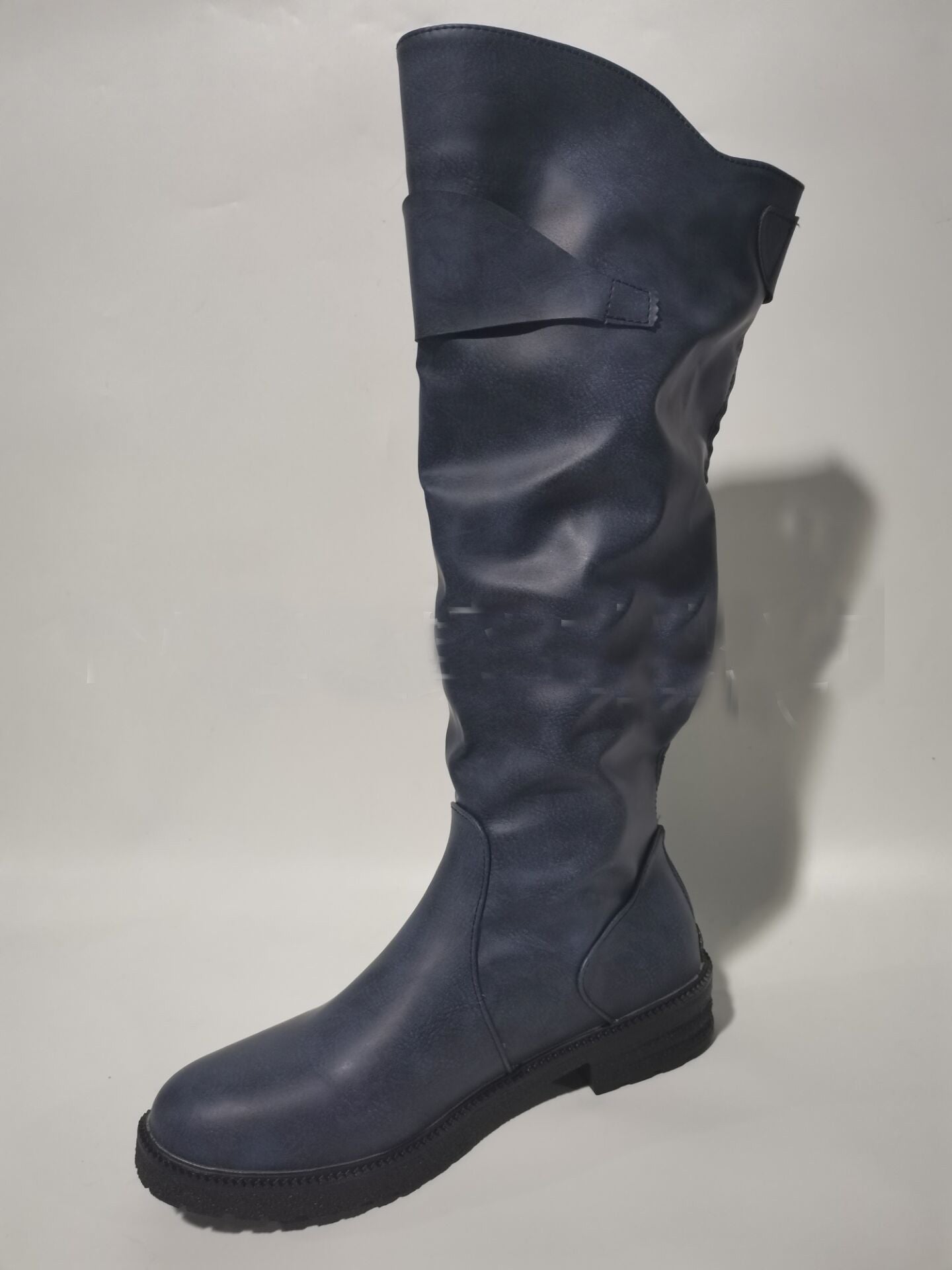 HighGlide-Stiefel für Damen von DocStride – Treten Sie mit unseren hohen Stiefeln für Damen in die Welt der Eleganz ein und bieten Sie bei jedem Schritt Stil und Komfort.