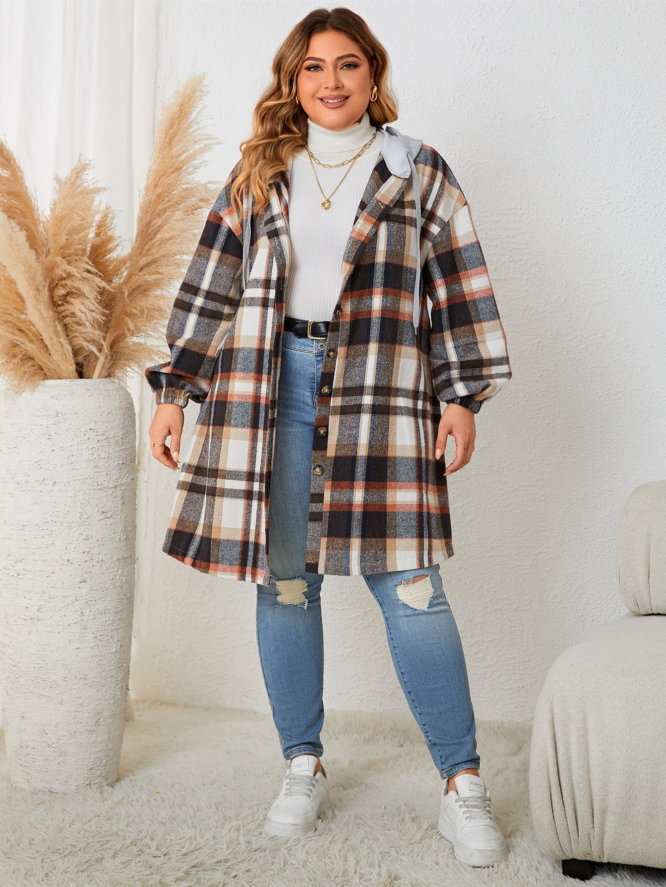 Plaid Lady: Neuer mittellanger Kapuzenmantel für Damen in großen Größen für Herbst und Winter mit Stil.