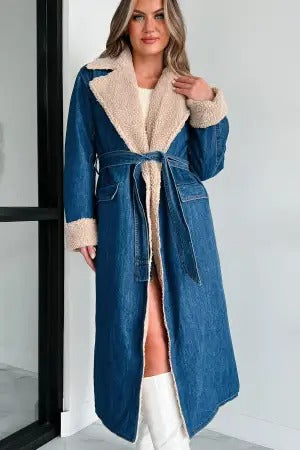 DenimLuxe: Jeans-Trenchcoat mit Schnürung und zwei Taschen für einen trendigen und schicken Look.