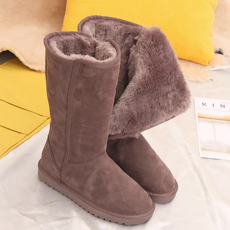 Wir präsentieren die WarmCushion-Winterstiefel – dick gepolstert und mit Fleece gefüttert für einen gemütlichen und stilvollen Gang in den kälteren Monaten.